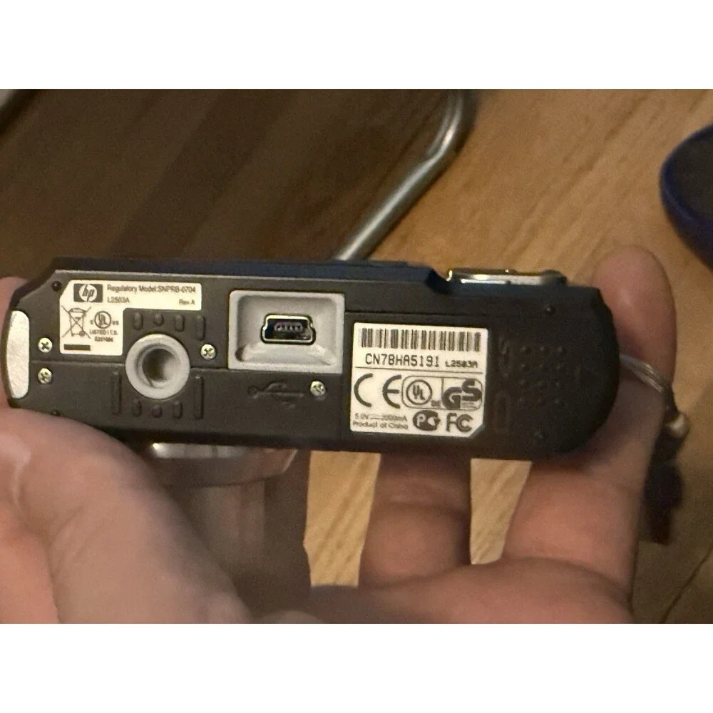 HP PhotoSmart M447 5.0 Digital Camera - Black W/ strap